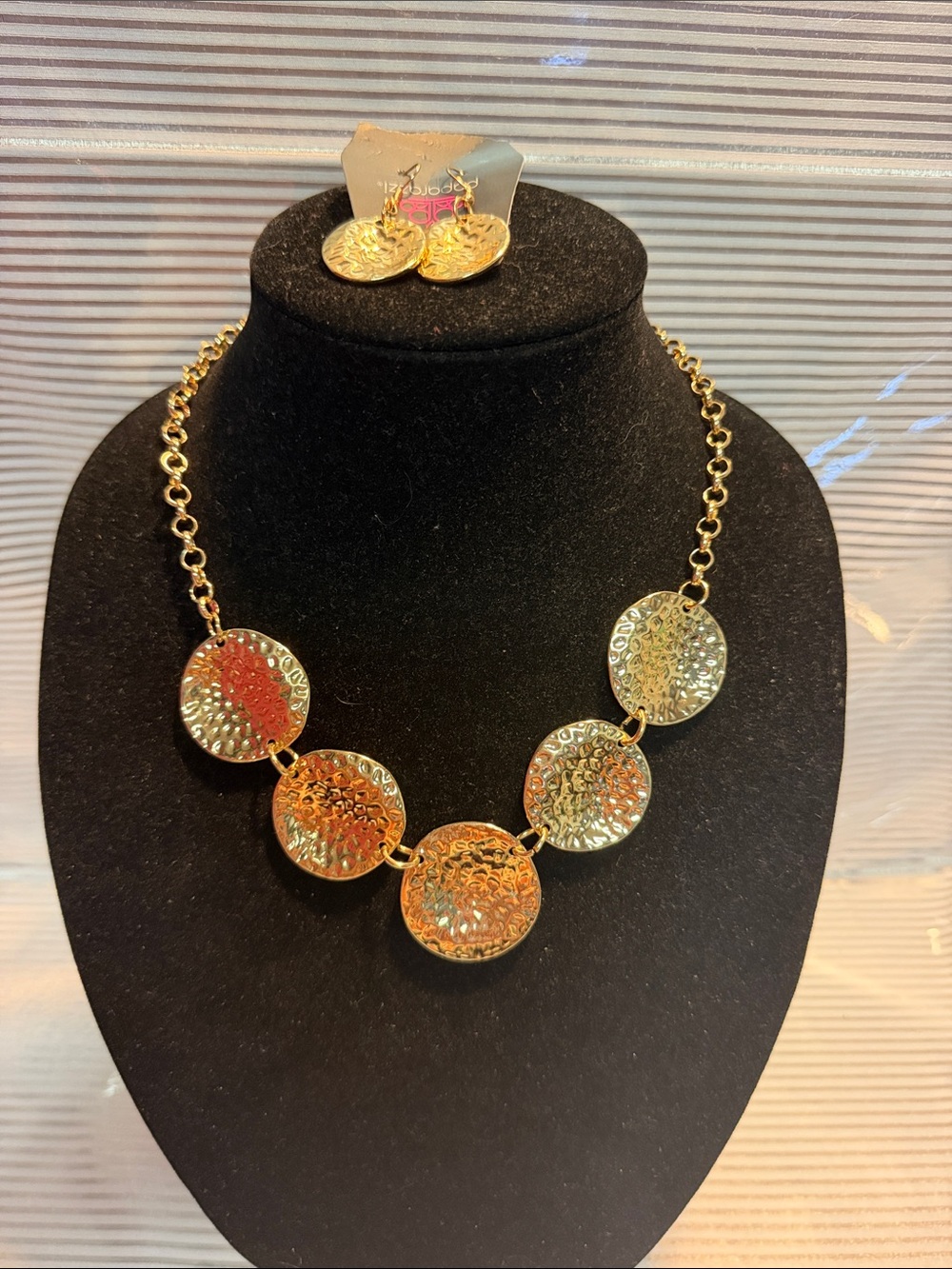 paparazzi Gold Hammered Circle Necklace and Earring Set